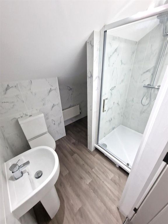 Property photo 2 of 10 Room 4 Ensuite.Jpg