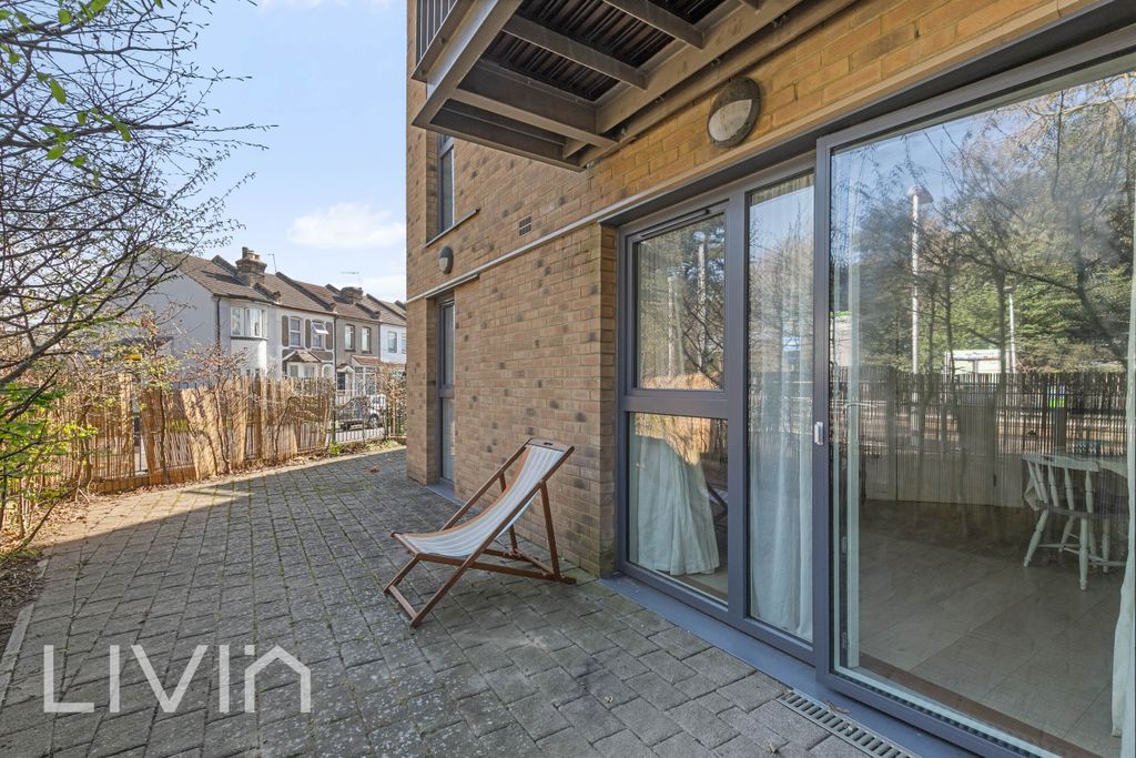 Property photo 2 of 10 12