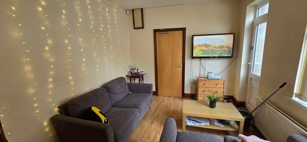 Property photo 3 of 13 A Spacious And Inviting Modern Living Room With Co...