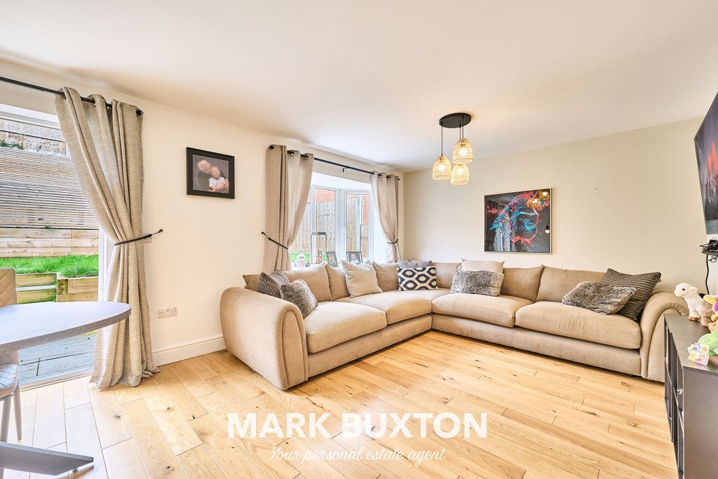 Property photo 2 of 27