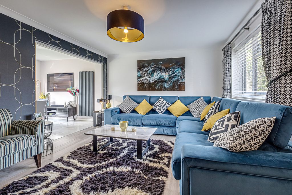 Property photo 2 of 42