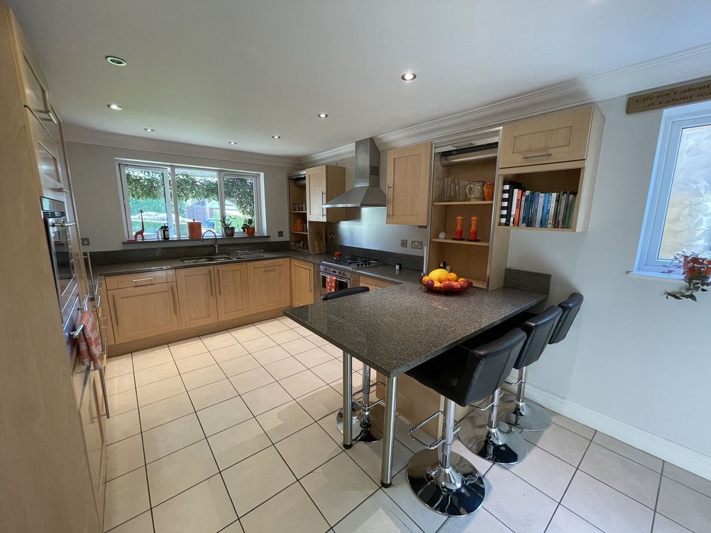 Property photo 3 of 18