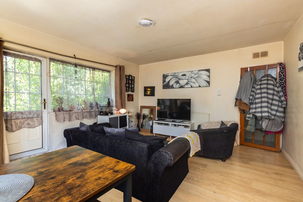 Property photo 3 of 17 Img_0263