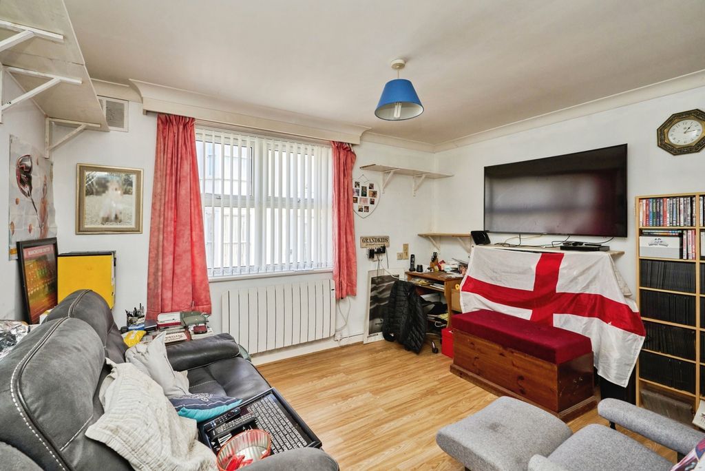 Property photo 3 of 11 Photo