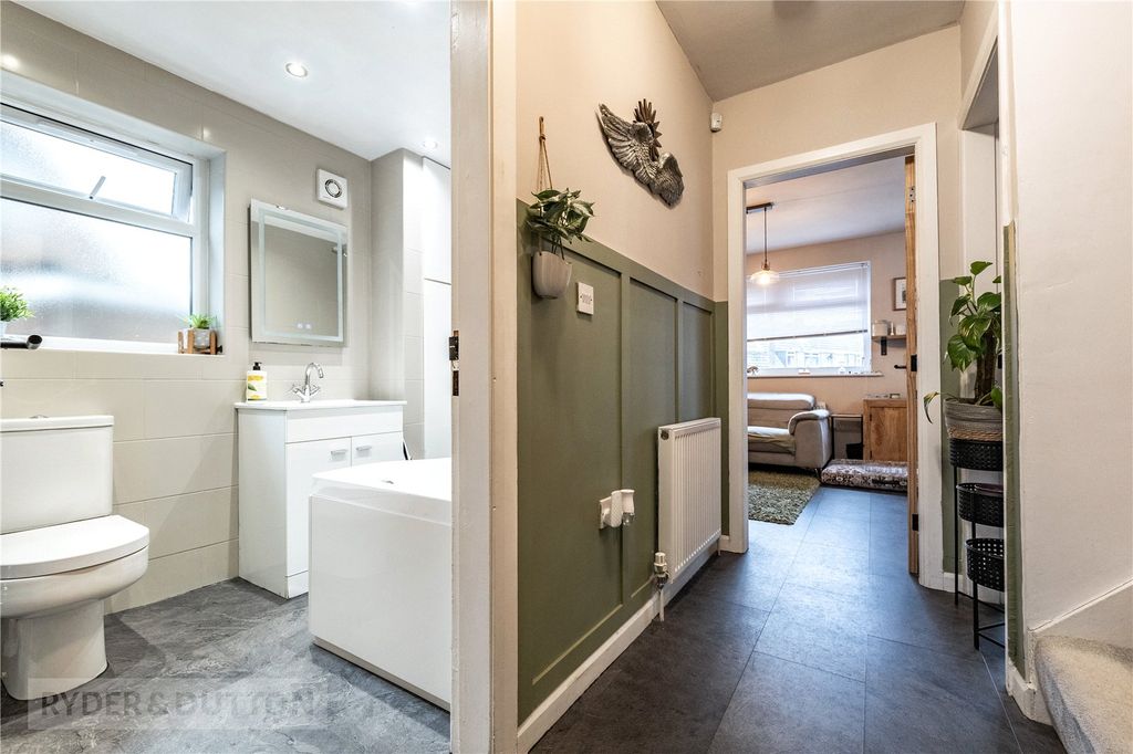 Property photo 3 of 22 Hallway