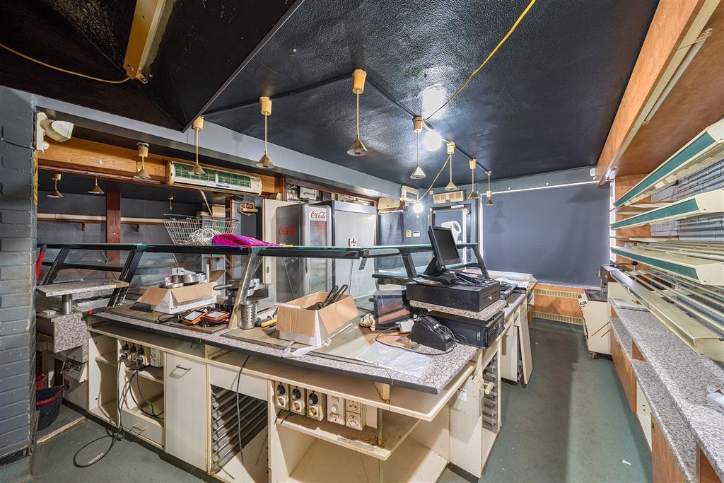 Property photo 2 of 17 Punch & Judy Bakery