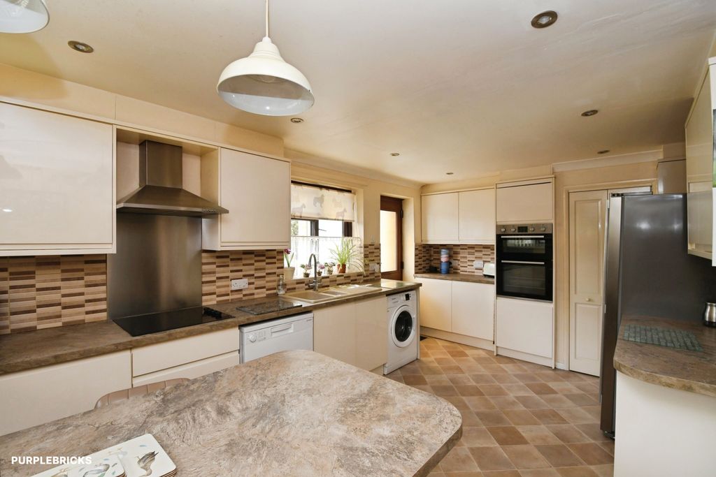 Property photo 2 of 25