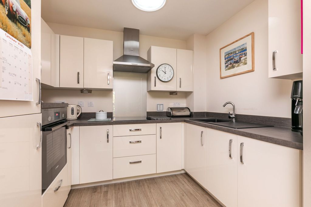 Property photo 2 of 12