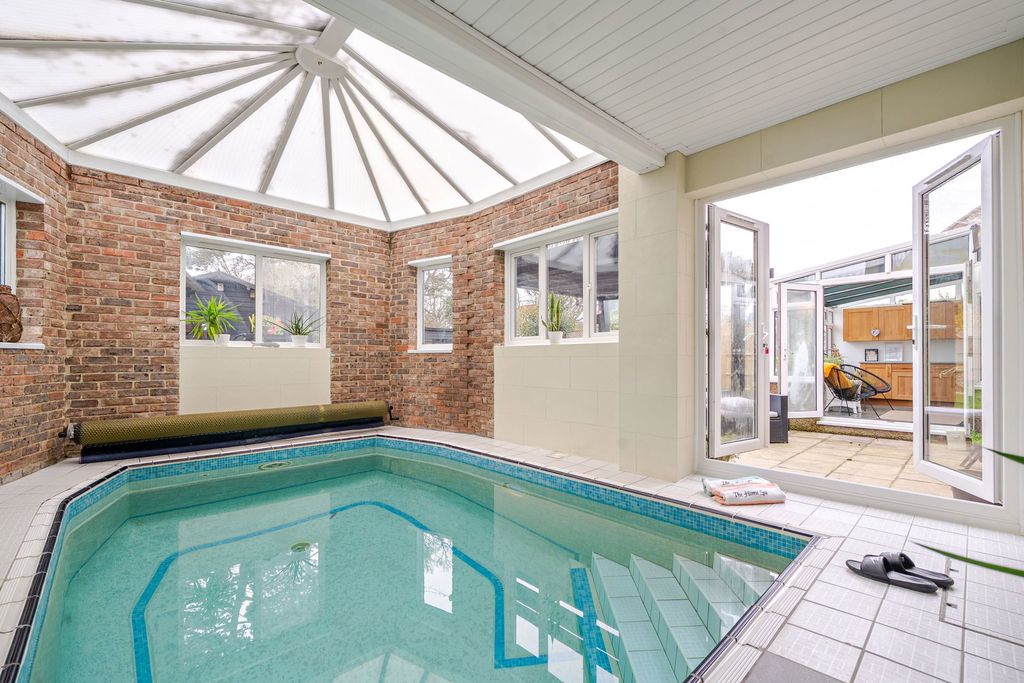 Property photo 2 of 37