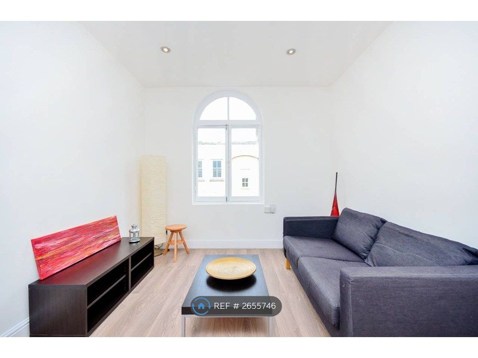 Property photo 1 of 9 Living Room