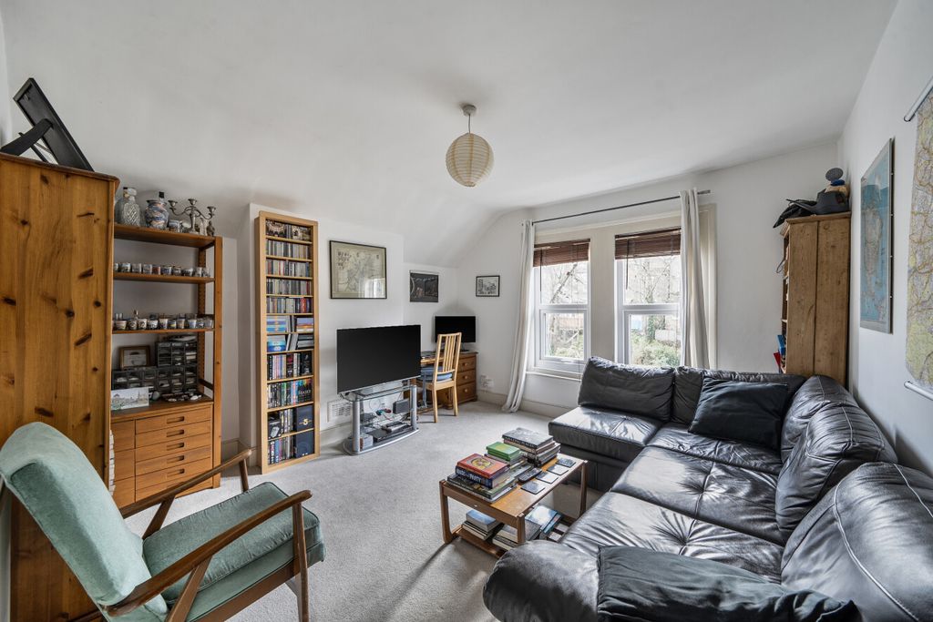 Property photo 3 of 8 1408956-12-6989d2...