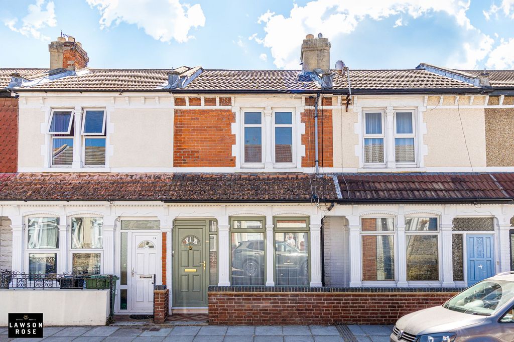 Property photo 1 of 32