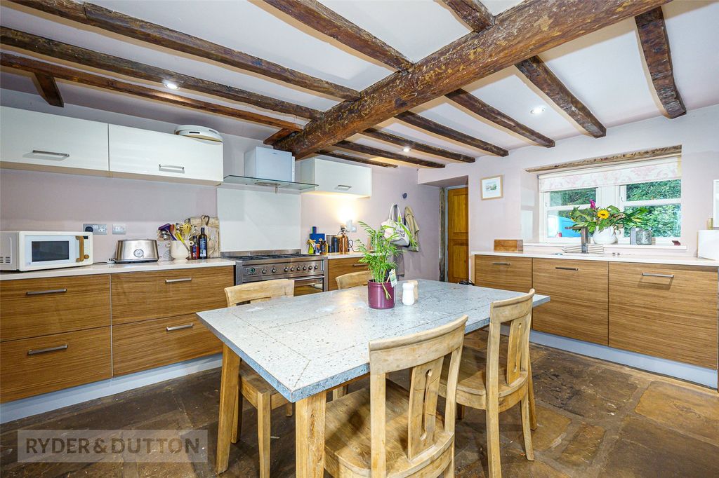 Property photo 3 of 18 Dining Kitchen