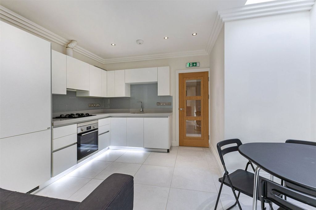 Property photo 2 of 22 Picture No. 17