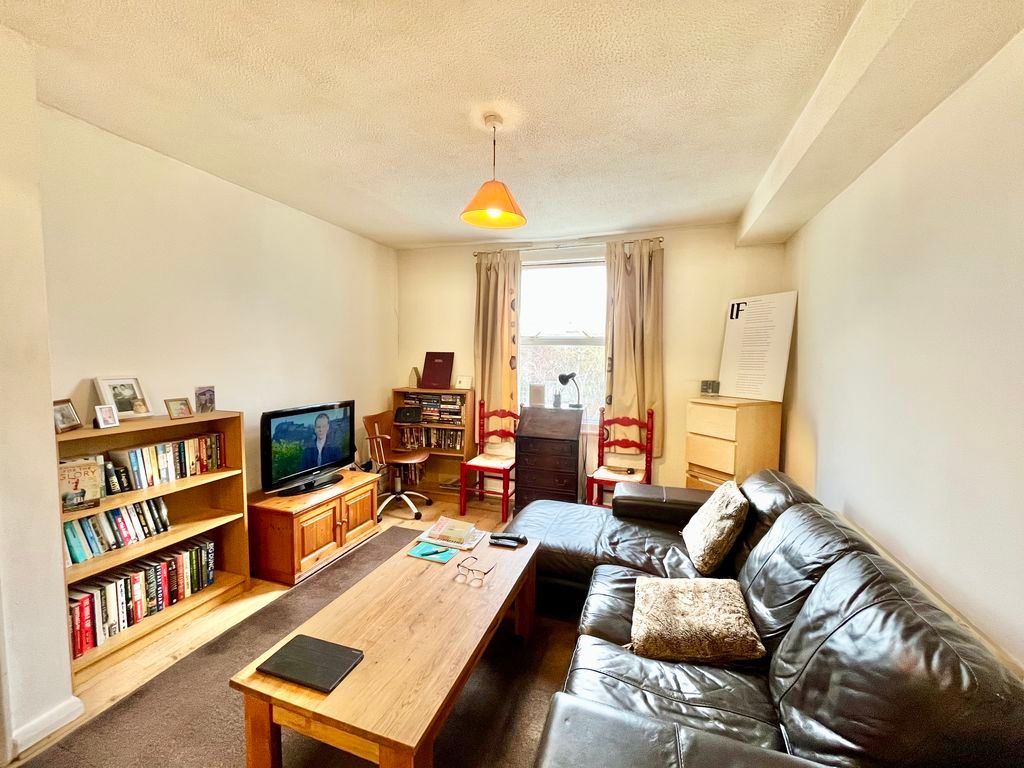 Property photo 2 of 7 Photo 4