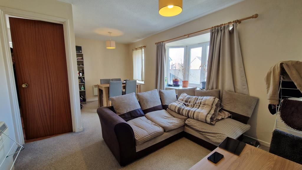 Property photo 3 of 7 Living Room