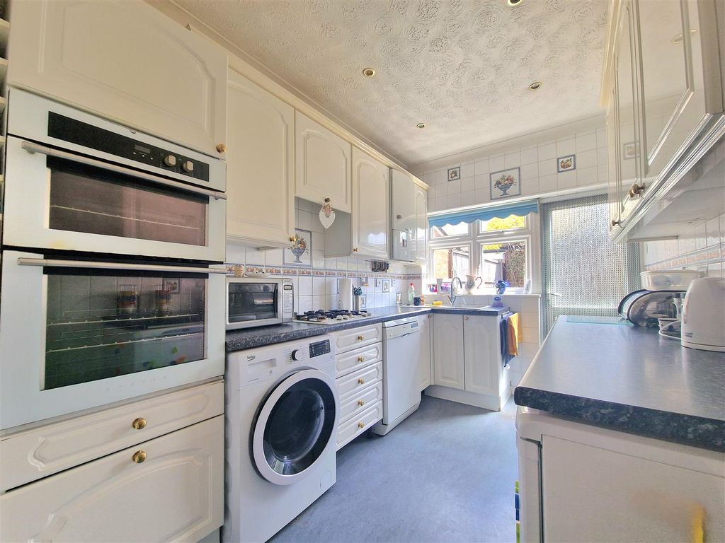 Property photo 3 of 16 Kitchen
