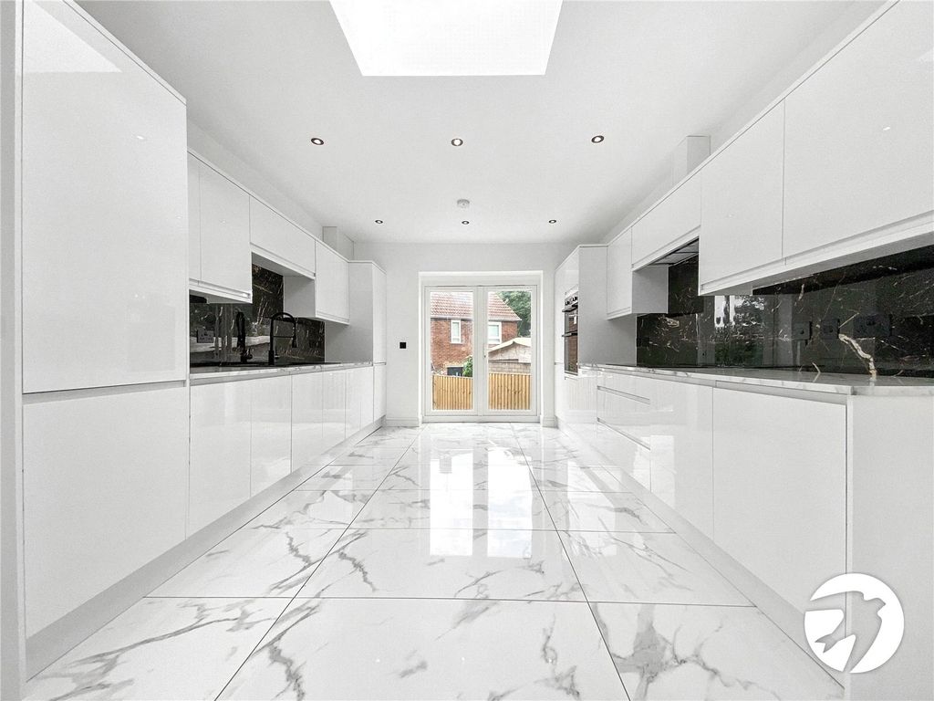 Property photo 3 of 20 Picture No. 17