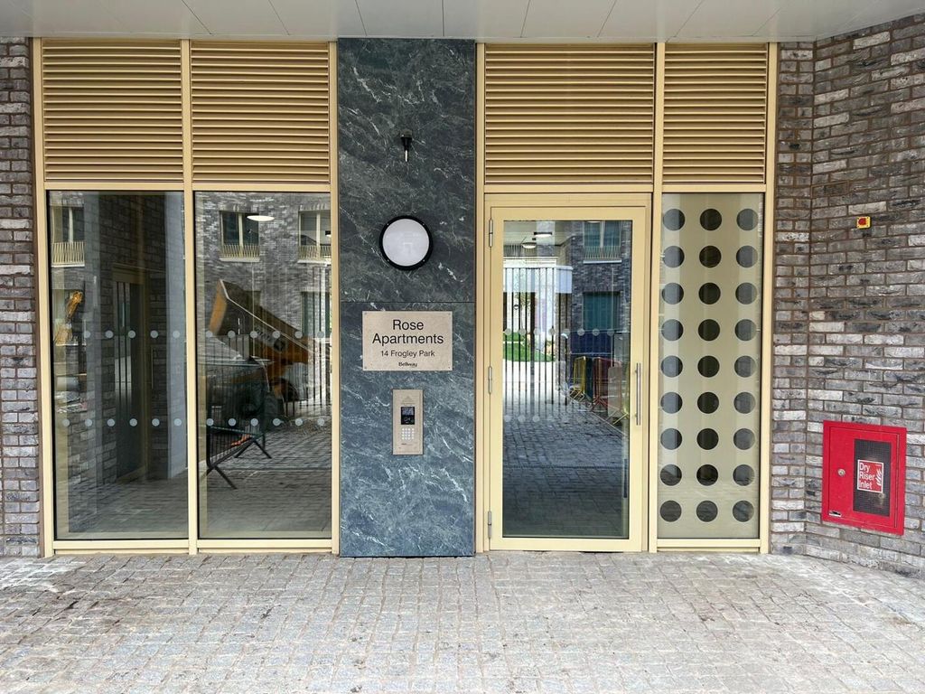 Property photo 3 of 17 Front (Exterior)