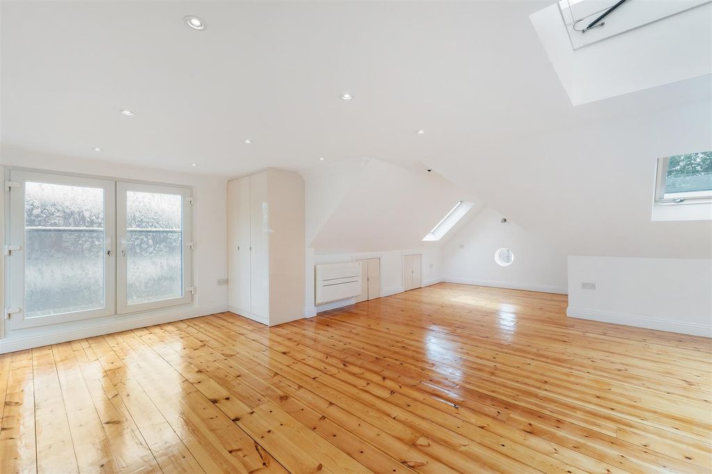 Property photo 2 of 11 Sylvan Road_027.Jpg