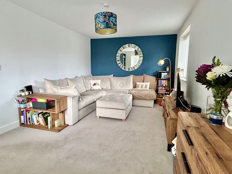 Property photo 2 of 20 Lounge