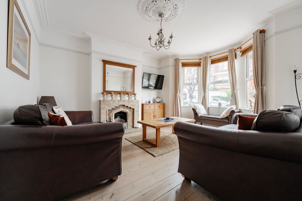 Property photo 2 of 19