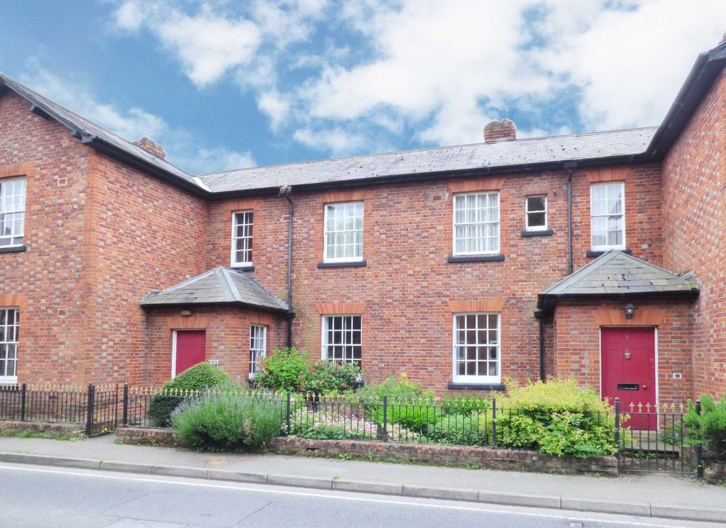 Property photo 2 of 9