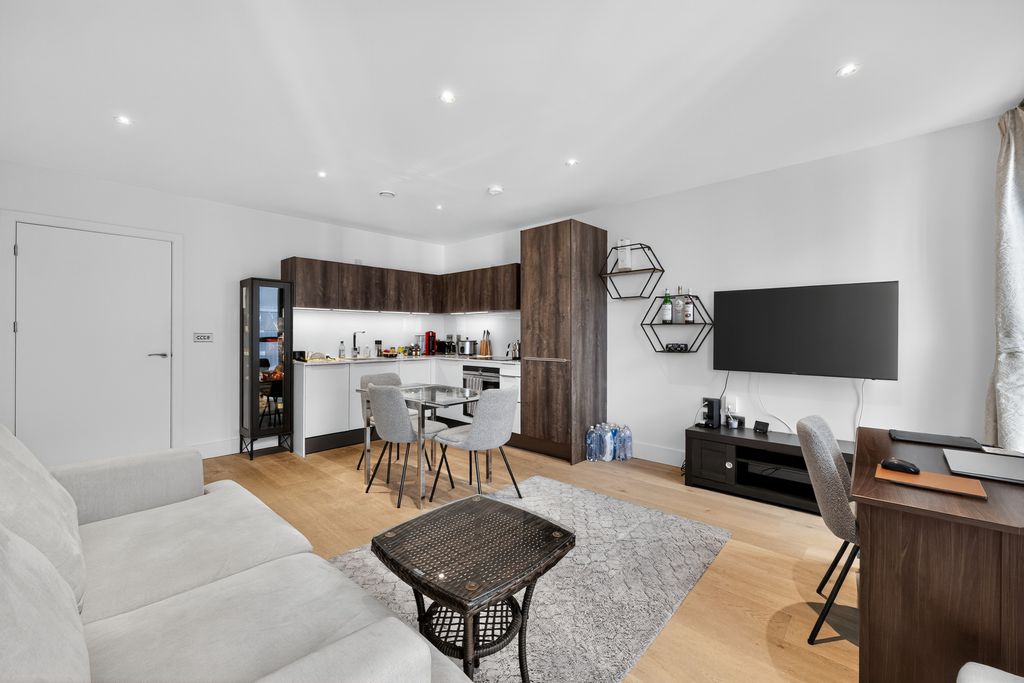 Property photo 2 of 21