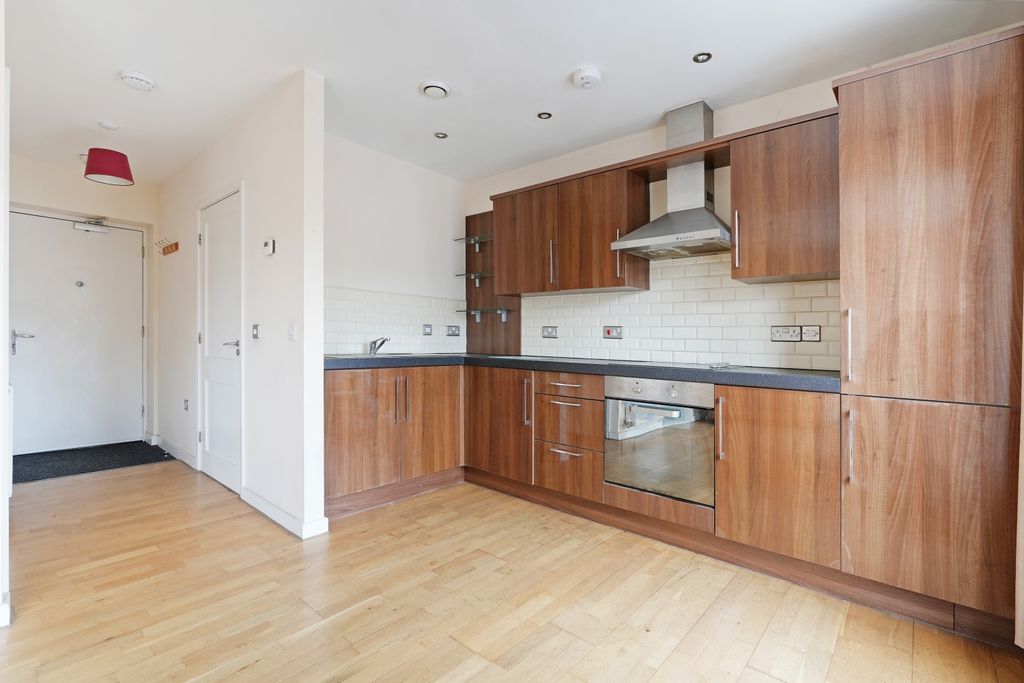 Property photo 3 of 11 Kitchen