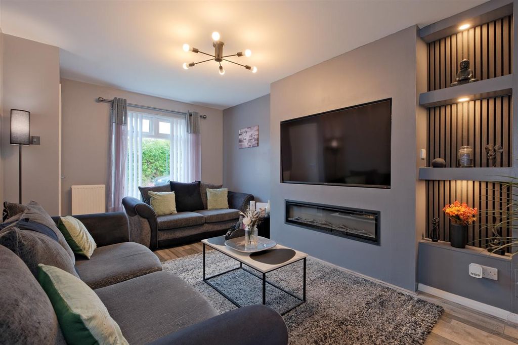 Property photo 2 of 19 Lounge