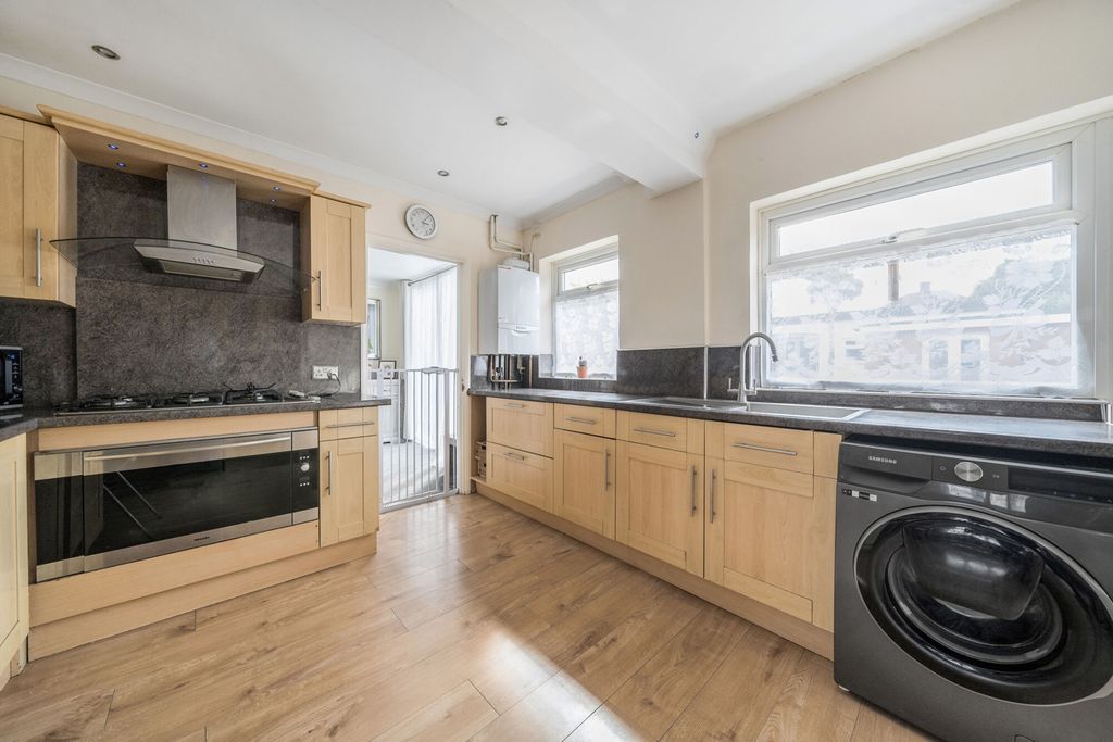 Property photo 3 of 21 Kitchen