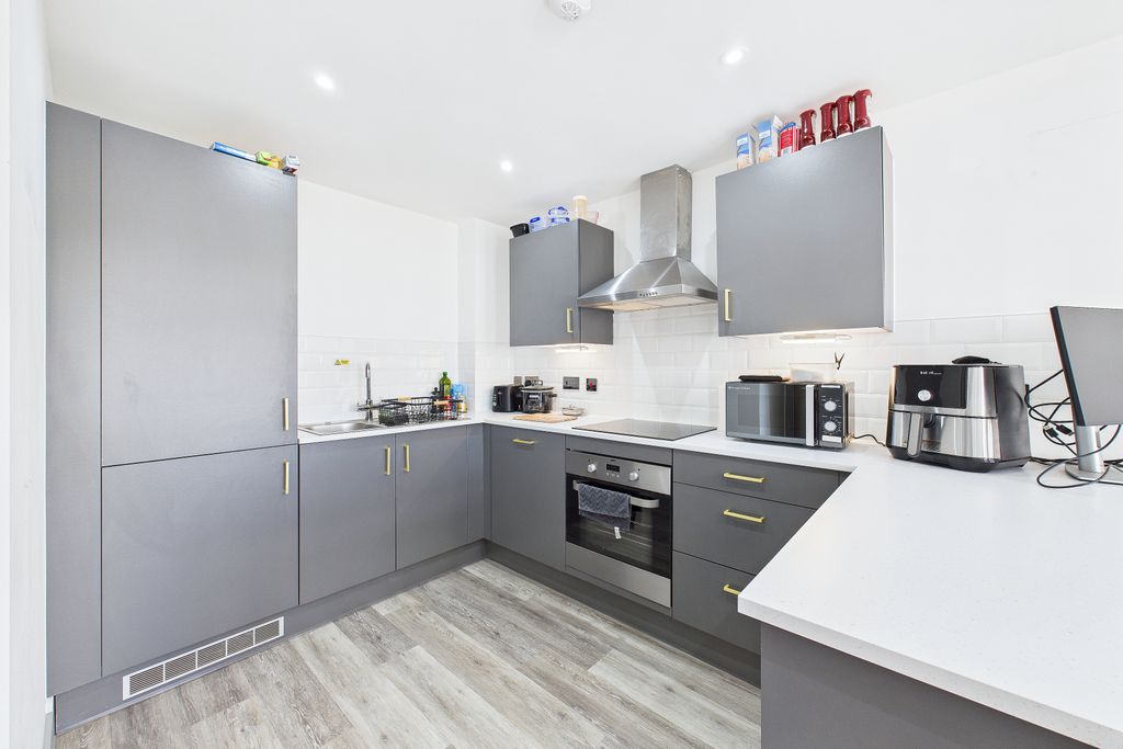 Property photo 3 of 10 Kitchen