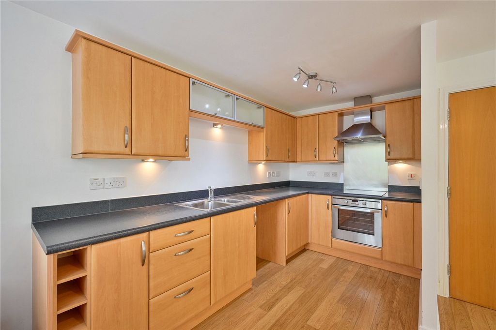 Property photo 2 of 15 Picture No. 24