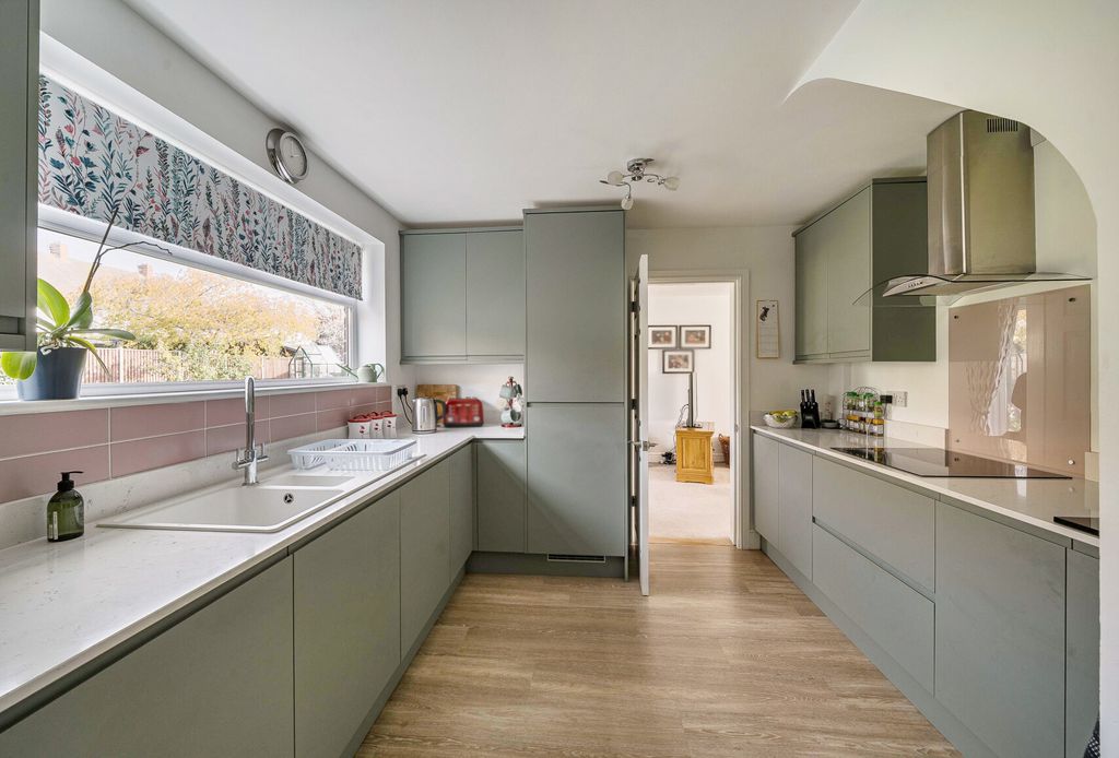 Property photo 2 of 15 1374344-6-6900Db4...