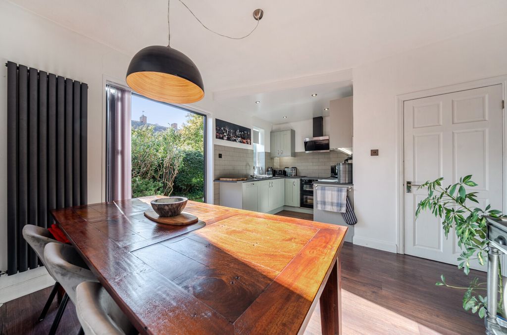 Property photo 3 of 20 1522669-7-1A0F7F2...