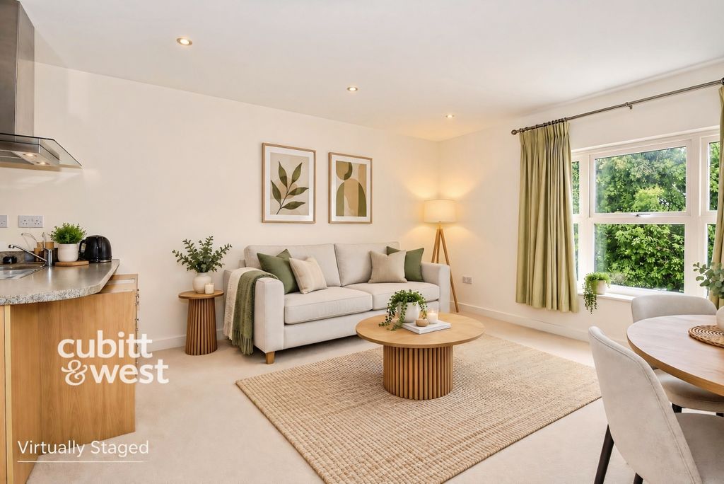 Property photo 3 of 11 F7340Af0-File_000...