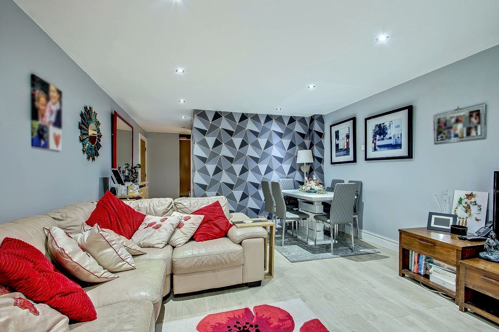 Property photo 2 of 19 4711563