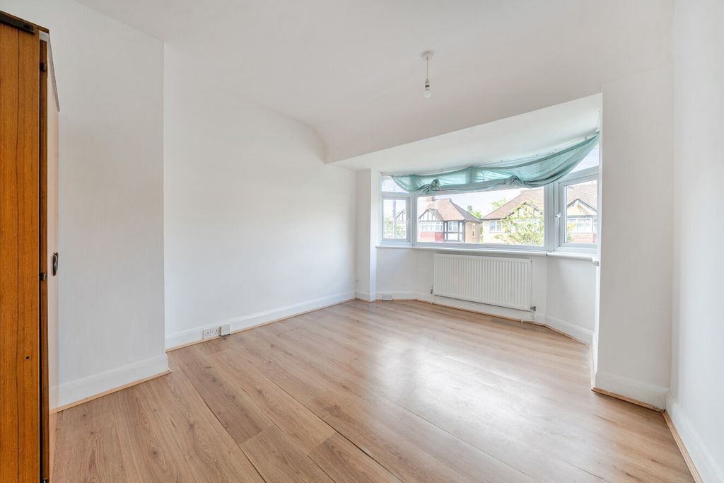 Property photo 3 of 15 1464318-2-6A0Ae5E...