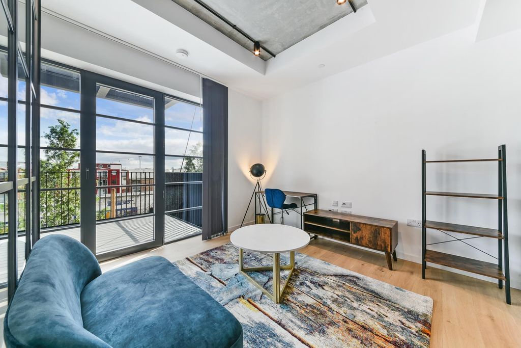 Property photo 3 of 18