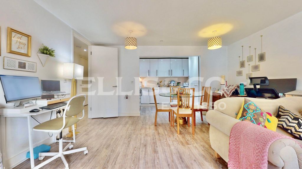 Property photo 3 of 19 Picture No. 06