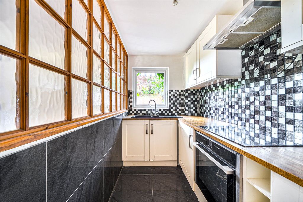Property photo 3 of 21 Kitchen