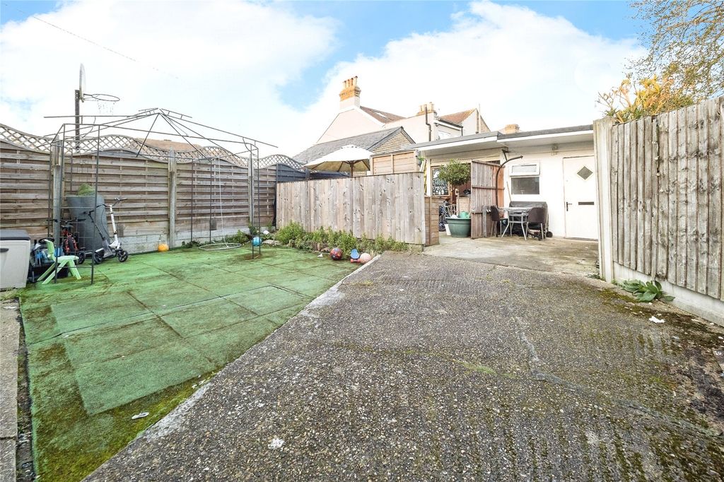Property photo 3 of 18 Picture No. 02