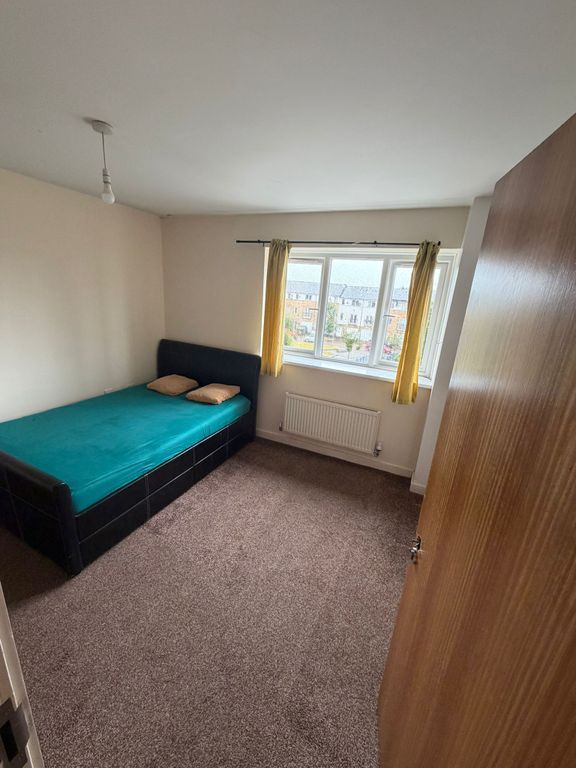 Property photo 1 of 6 Bedroom