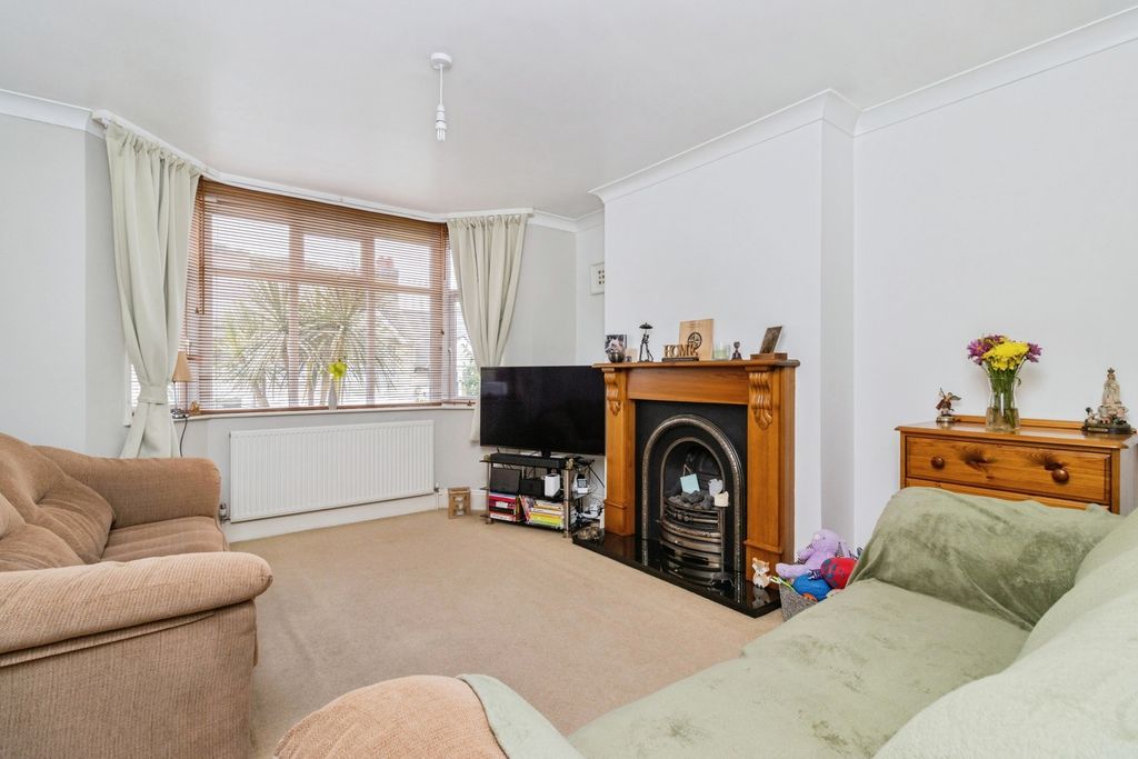 Property photo 3 of 17 Photo