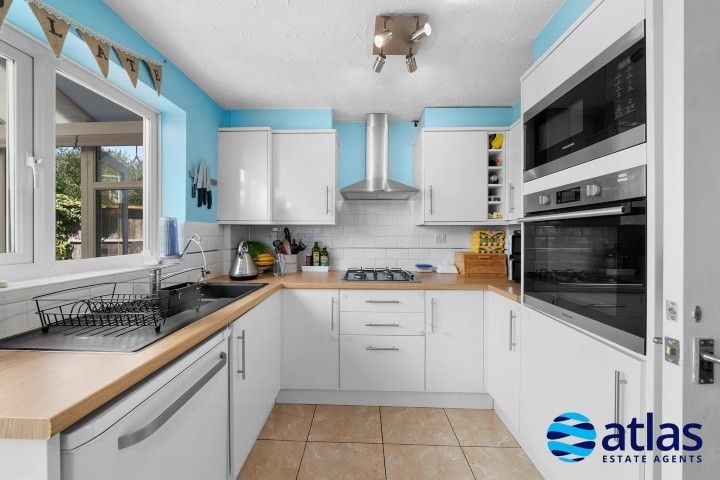 Property photo 3 of 26 Kitchen