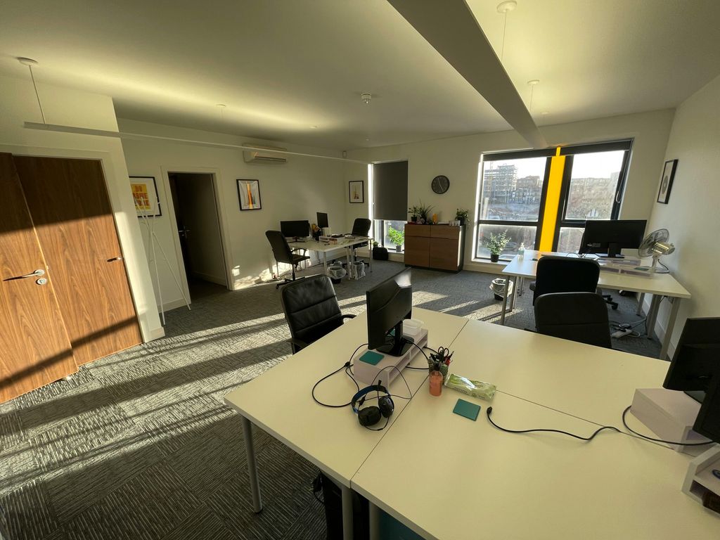 Property photo 3 of 6 301 Main Office 2.Jpg