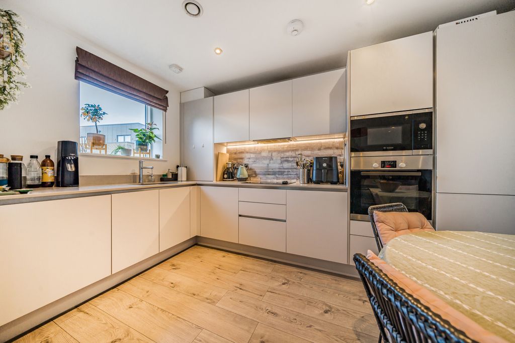 Property photo 2 of 24 Kitchen