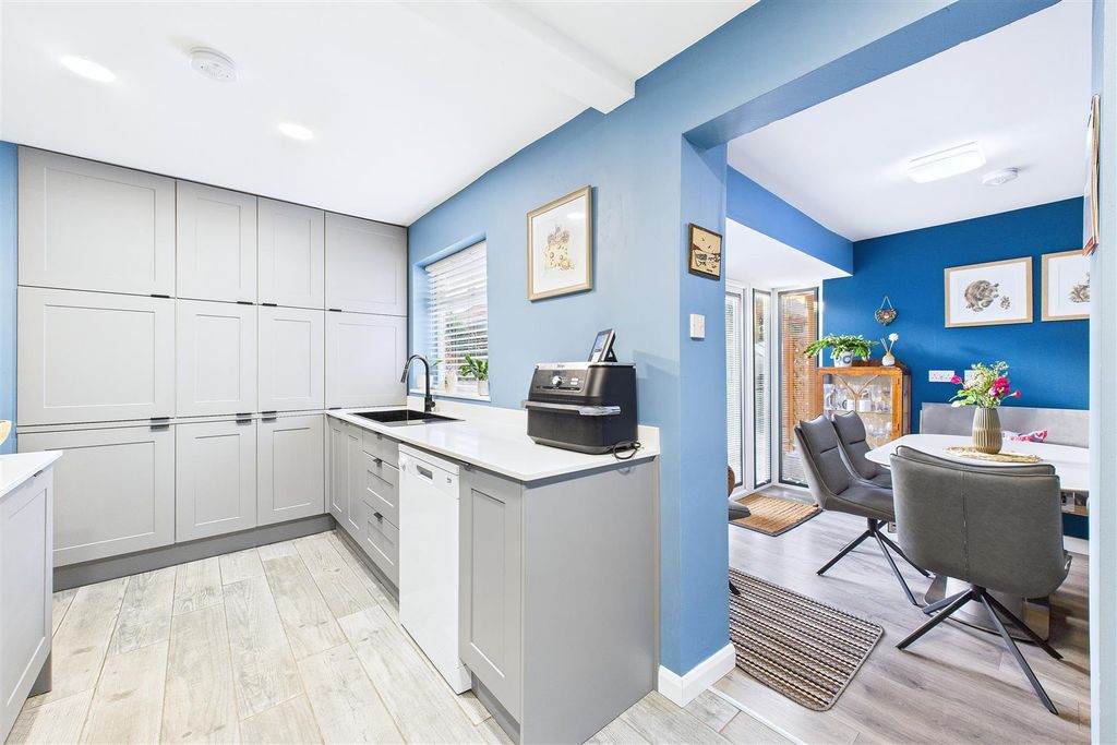 Property photo 2 of 22