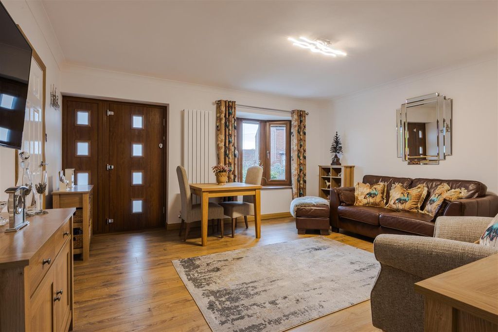 Property photo 3 of 13 Lounge