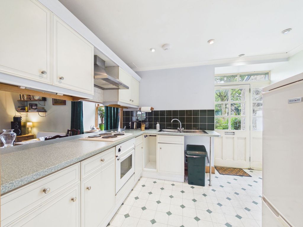 Property photo 3 of 16 Kitchen